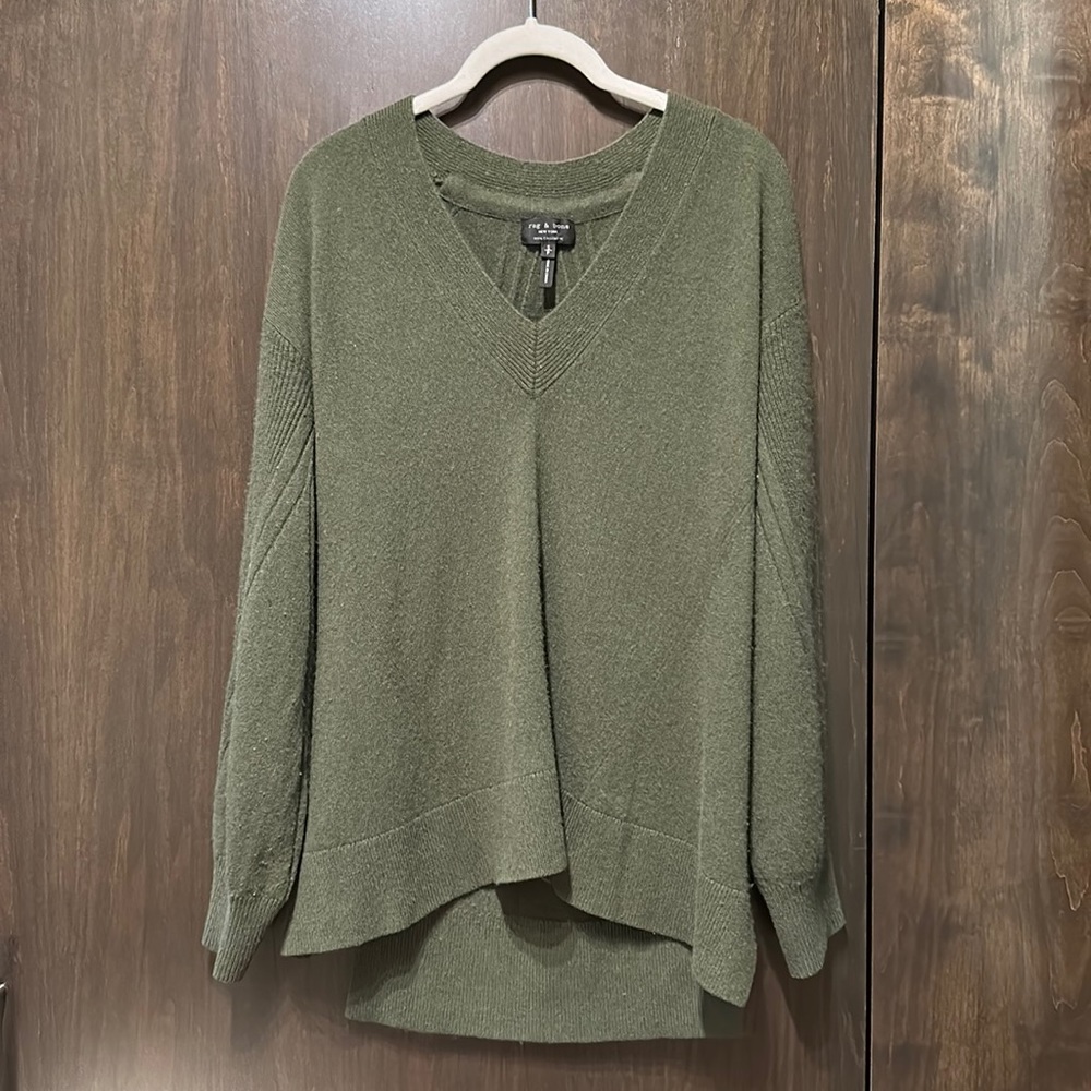 Rag & Bone 100% cashmere deep V-neck sweater. Size S/P.